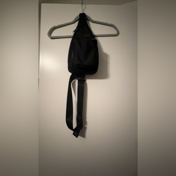 Vera Bradley Sling - Picture 4 of 5